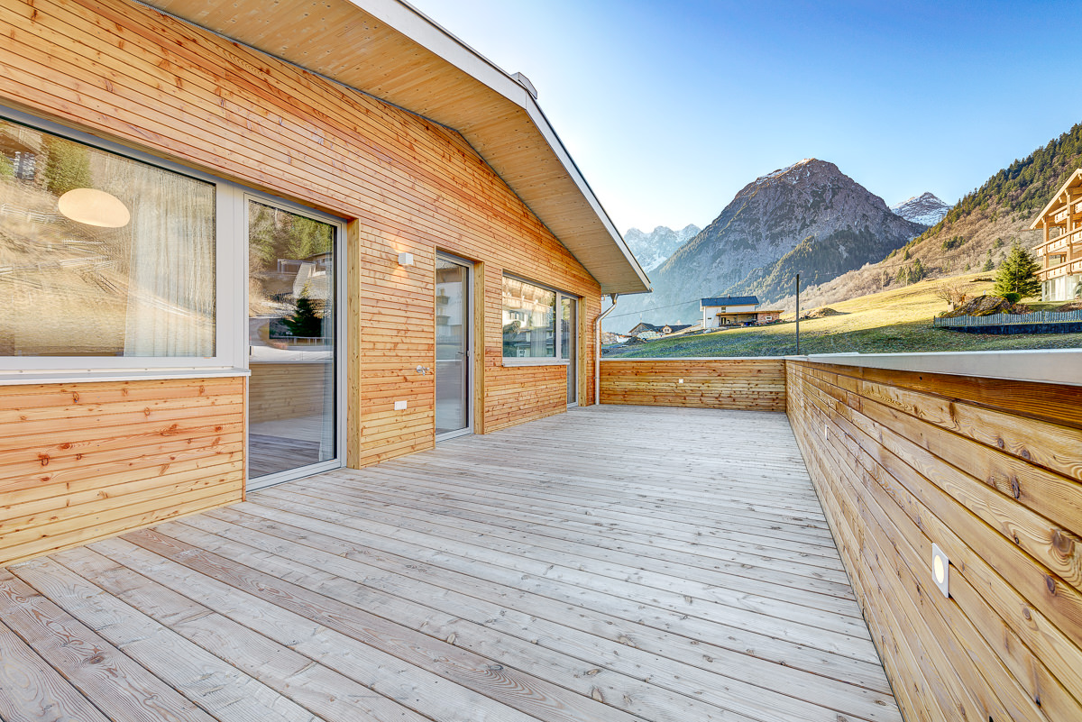 Genießen Sie moderne und ökologische Vorarlberger Holzbauarchitektur mit moderner Inneneinrichtung